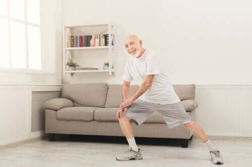 Ασκήσεις σε μεγάλη ηλικία στο σπίτι: Για άνω των 70 ετών
