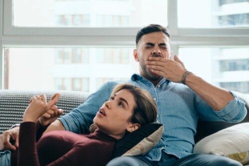 5 σημάδια ότι ο σύντροφός σας χάνει το ενδιαφέρον του για τη σχέση