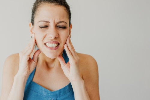 Οδοντικός τριγμός: Συμπτώματα, αιτίες και θεραπείες