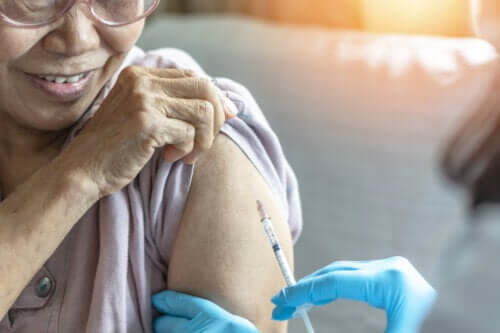 Τι δείχνουν οι μελέτες για το εμβόλιο κατά της πνευμονίας σε ηλικιωμένους