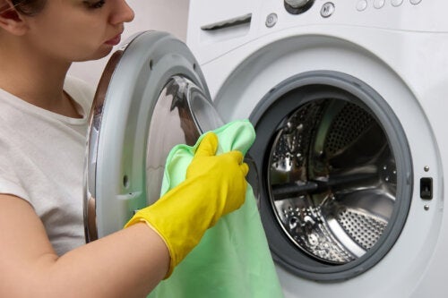 Πώς να αφαιρέσετε τα χνούδια από το πλυντήριο ρούχων