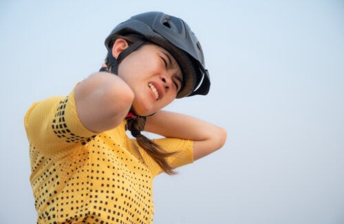 Πώς να αποφύγετε τον πόνο στον αυχένα όταν κάνετε ποδήλατο