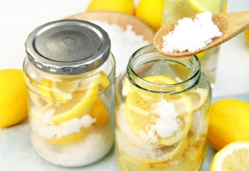 Οι κίνδυνοι από την κατανάλωση λεμονιού με αλάτι