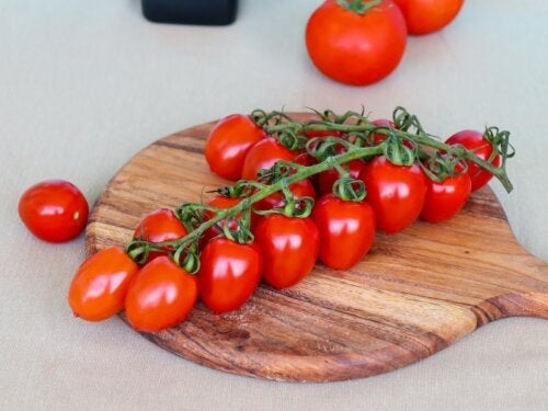 Ντομάτες Τσέρι: Θρεπτικά συστατικά, οφέλη και χρήσεις