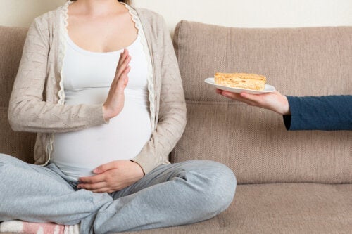 12 τροφές που πρέπει να αποφεύγονται κατά την εγκυμοσύνη