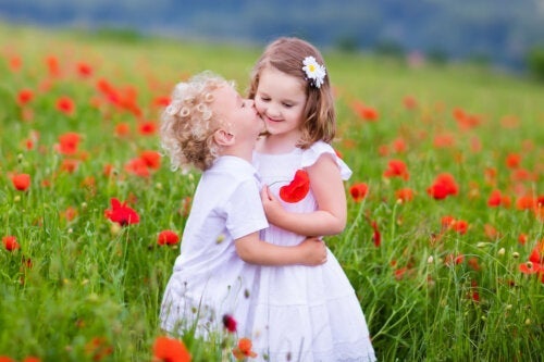 Ο πρώτος έρωτας των παιδιών: Γιατί είναι σημαντικός;