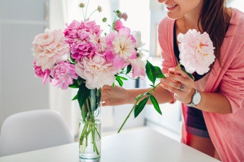 9 κόλπα για να διατηρήσετε τα κομμένα λουλούδια περισσότερο