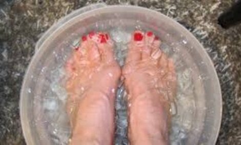 Παγωμένο νερό στα πόδια: Ποια είναι τα οφέλη