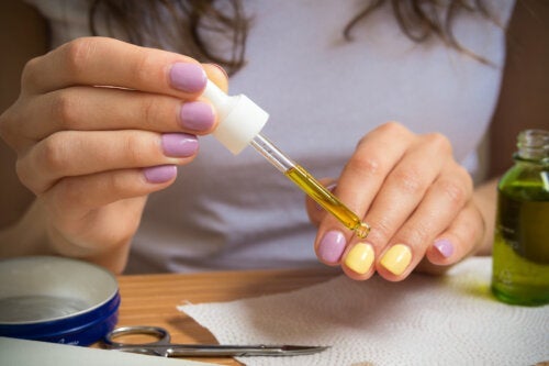 9 σπιτικές θεραπείες για να ενισχύσετε τα αδύναμα νύχια