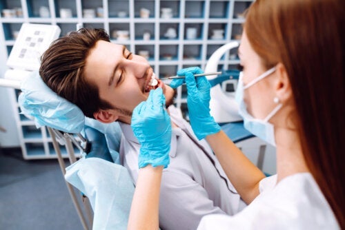 Οδοντιατρική απονευρωτική αφαίρεση: Τι είναι και ποια είναι τα οφέλη της;