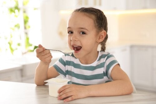 12 υγιεινά σνακ για να δώσετε στο παιδί σας