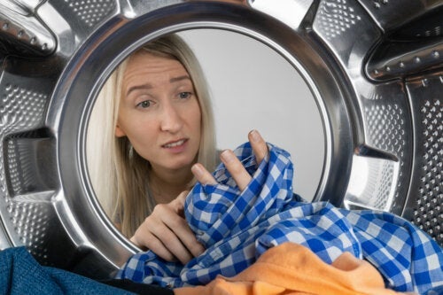 Τι να κάνετε όταν το πλυντήριο ρούχων δεν στύβει