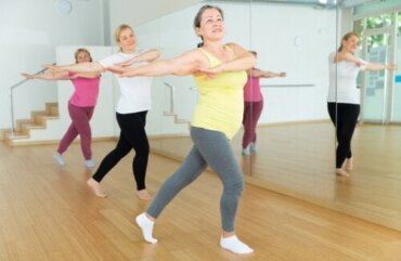 Χοροθεραπεία: 5 οφέλη και πώς να την εξασκήσετε στο σπίτι